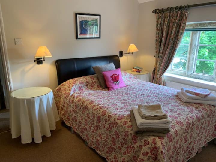 Truffles Cottage In The Cotswolds bedroom