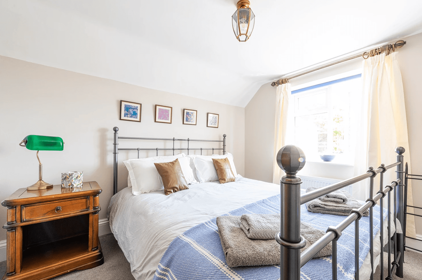 Red Kite Cottage In Easton on the Hill bedroom